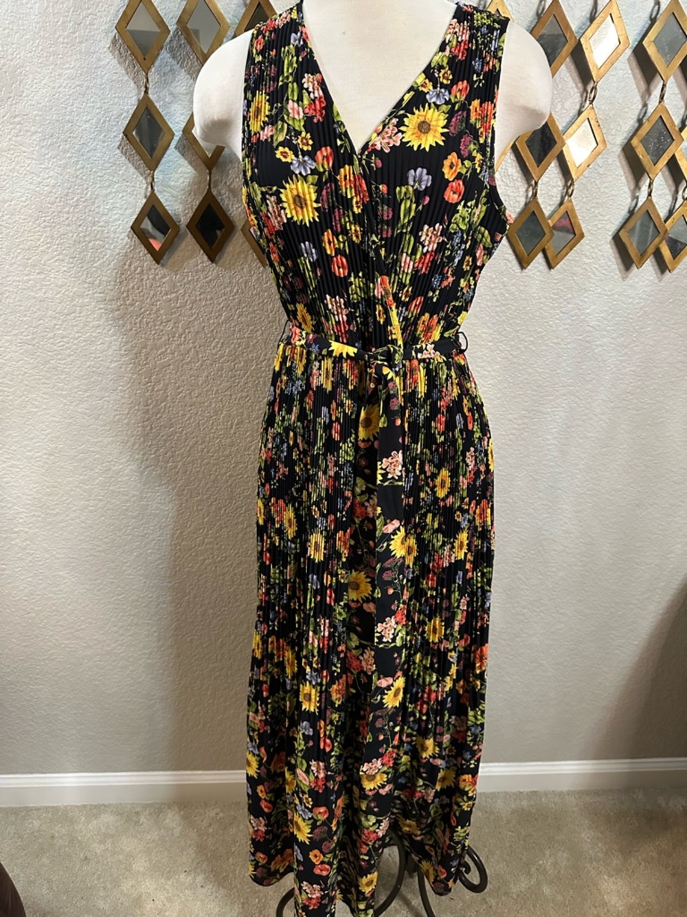 Tahari Black Floral V-Neck Sleeveless Maxi Dress - Picture 2 of 4
